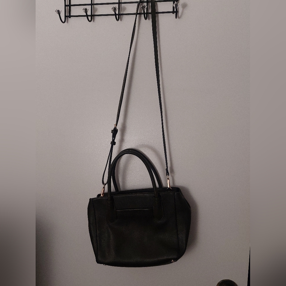 A New Day Crossbody off black/green bag
